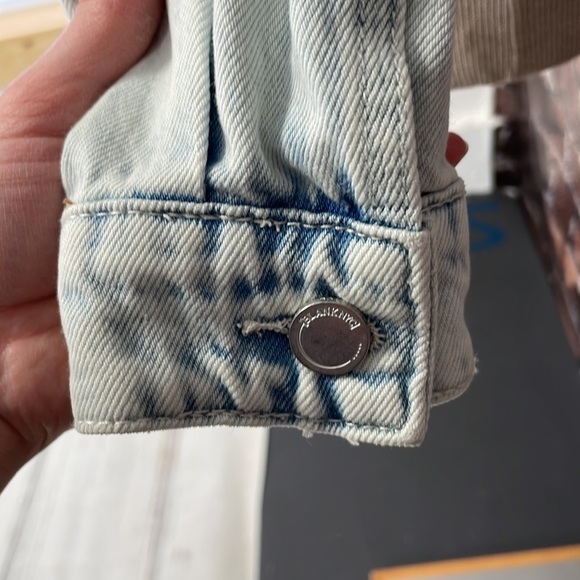 Blank NYC NWT Cropped Jacket Light Acid Wash Blue Denim Size Small - Picture 10 of 16